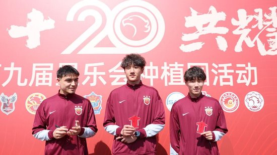 海港夏窗引援定调20岁生日:外援纠错+功勋换代 海港夏窗引援定调20岁生日:外援纠错+功勋换代
