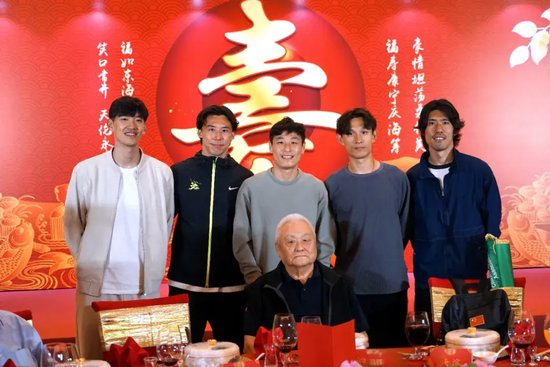 年维泗92岁寿宴：崇明五虎当天往返，徐根宝定调“相聚、感恩、奋斗”