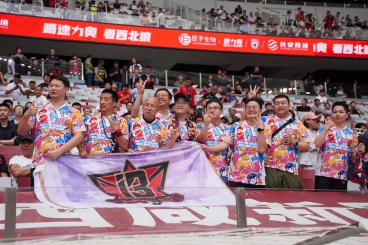 陕西联合将患儿手绘印上热身球衣，比赛日公益球衣售罄