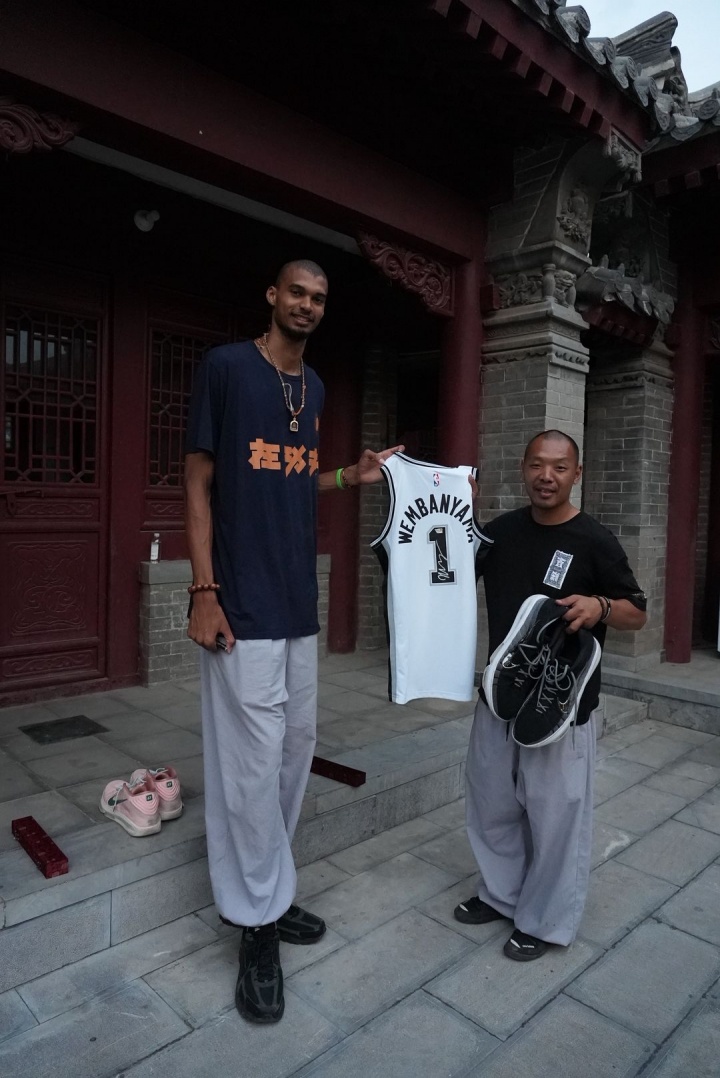文班少林师傅贺词:制心一处无事不办,马刺总决赛在即